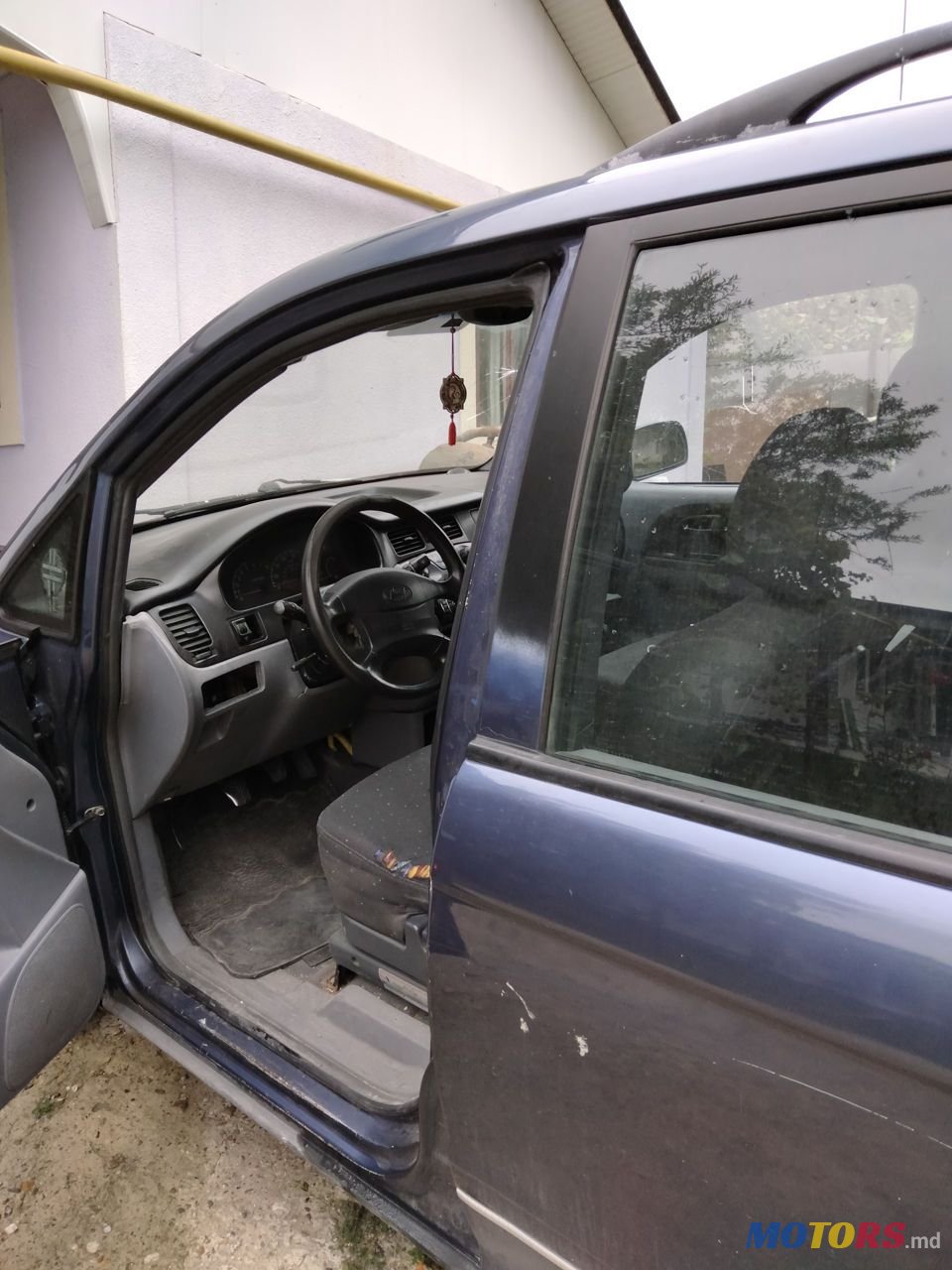 2001' Hyundai Trajet photo #2