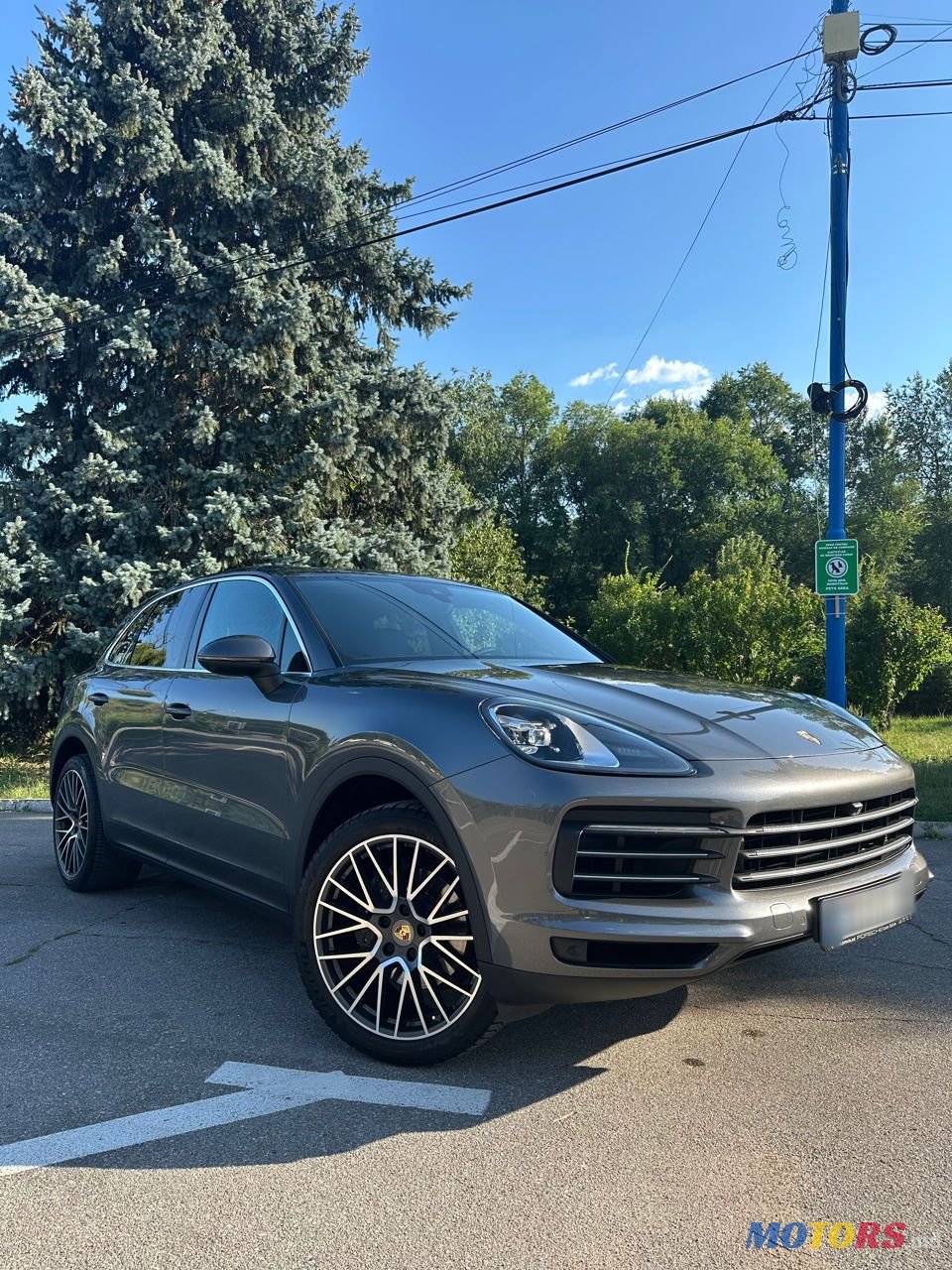 2019' Porsche Cayenne photo #1