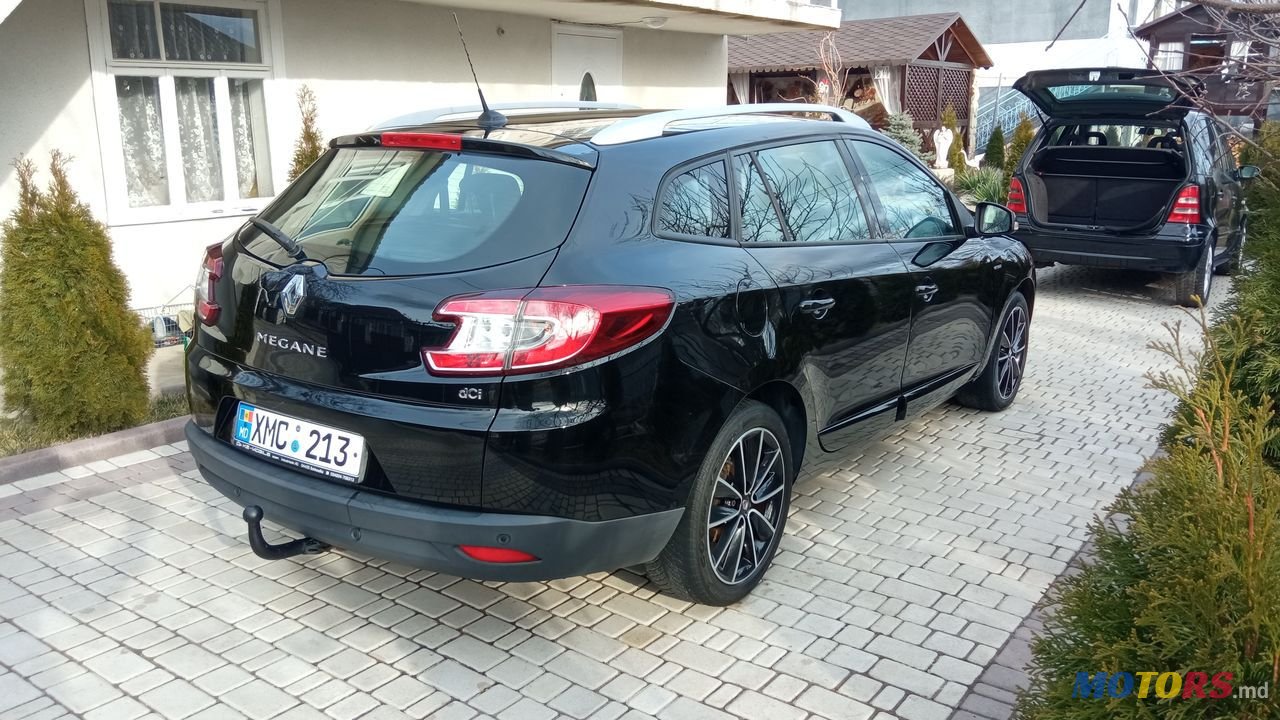 2012' Renault Megane photo #3