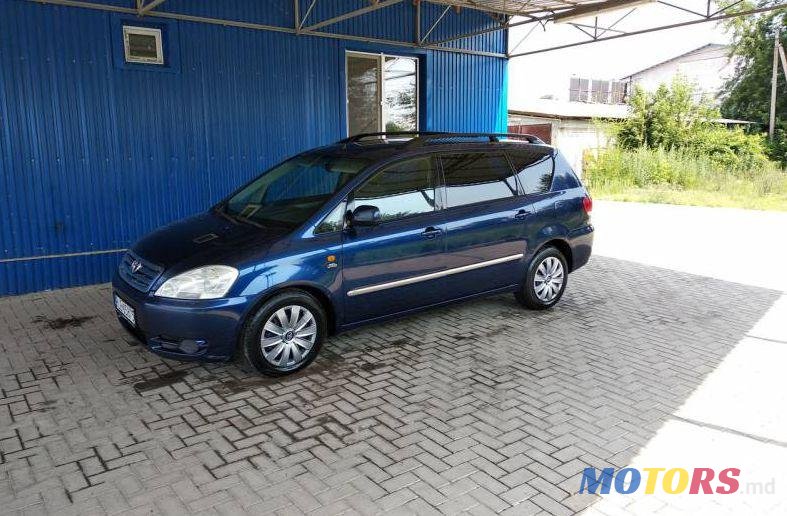 2002' Toyota Avensis photo #1
