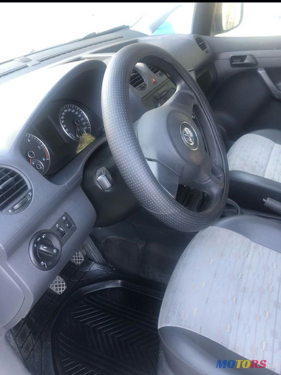 2011' Volkswagen Caddy photo #4