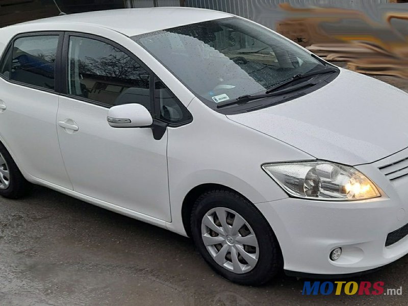 2012' Toyota Auris photo #1