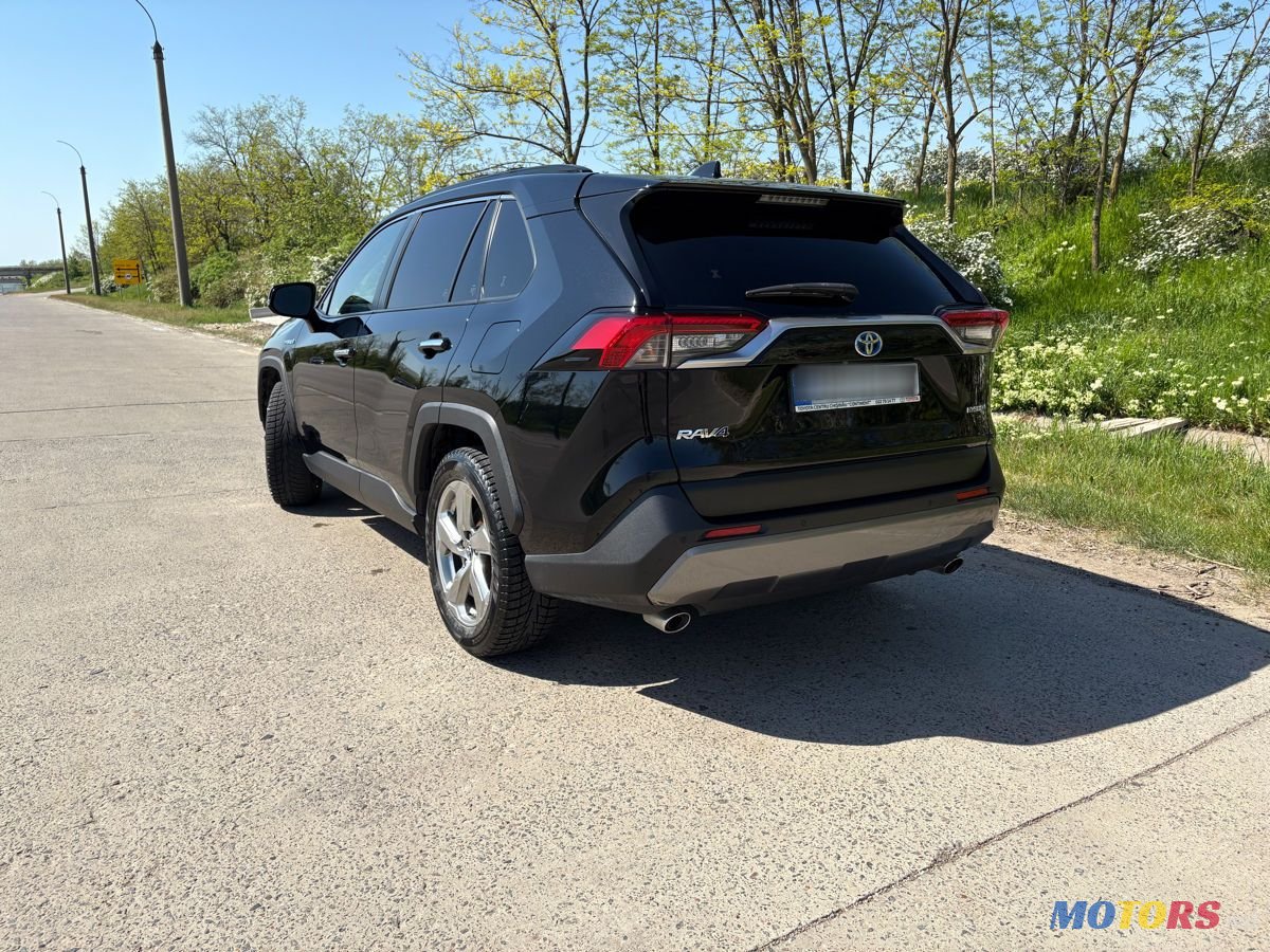 2019' Toyota RAV4 photo #2