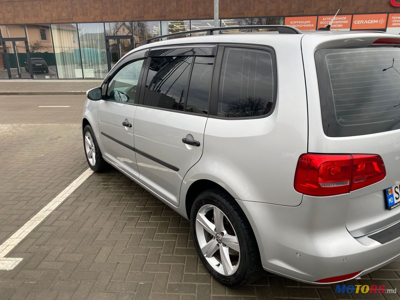 2011' Volkswagen Touran photo #4