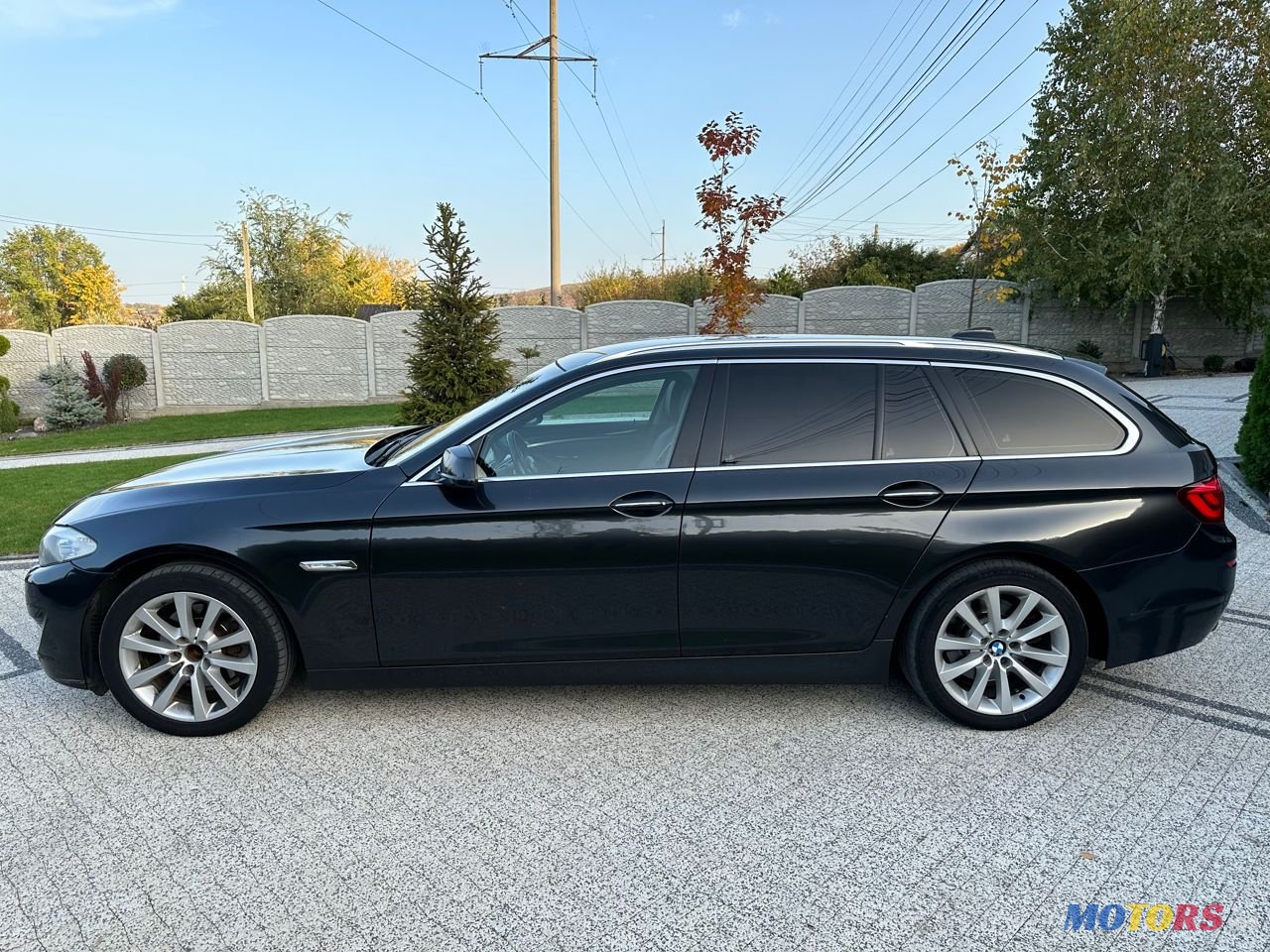 2010' BMW 5 Series photo #2