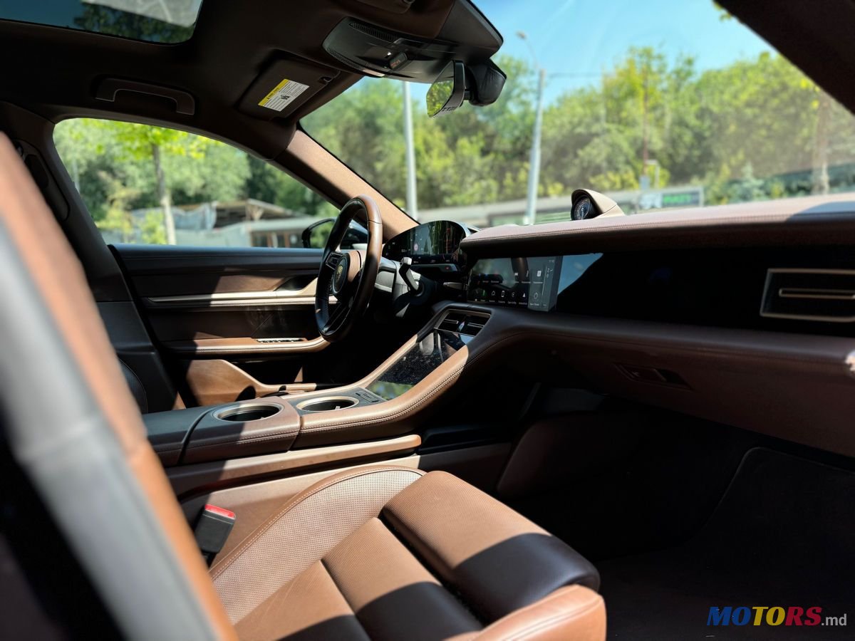 2020' Porsche Taycan photo #4