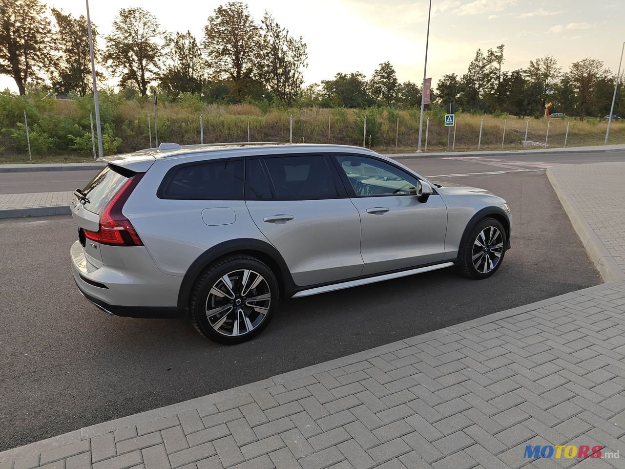 2020' Volvo V60 Cross Country photo #3