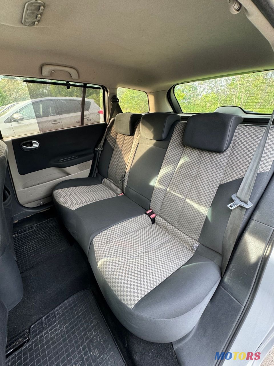 2005' Renault Megane photo #2