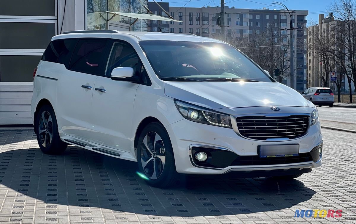 2017' Kia Carnival photo #2