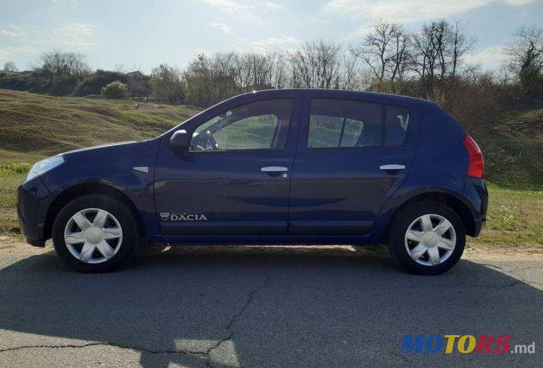 2009' Dacia Sandero photo #1