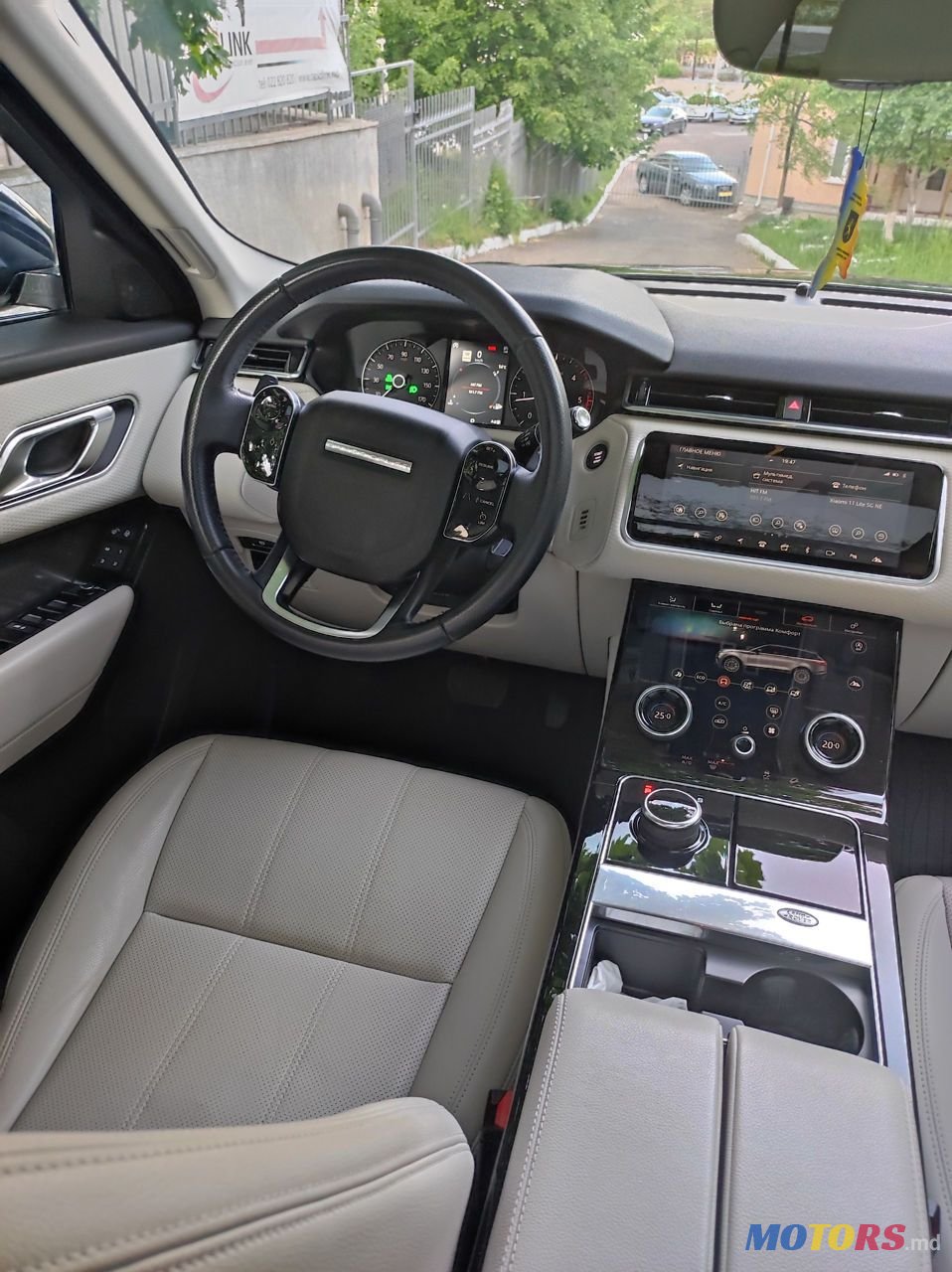 2018' Land Rover Range Rover Velar photo #6