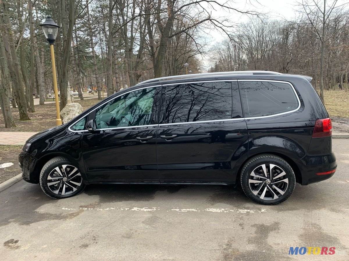 2017' Volkswagen Sharan photo #3