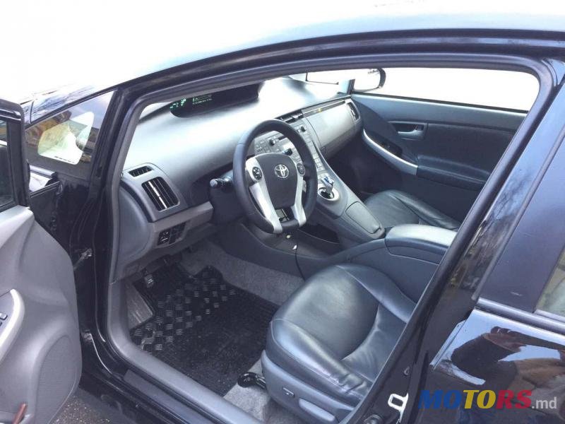2010' Toyota Prius photo #3