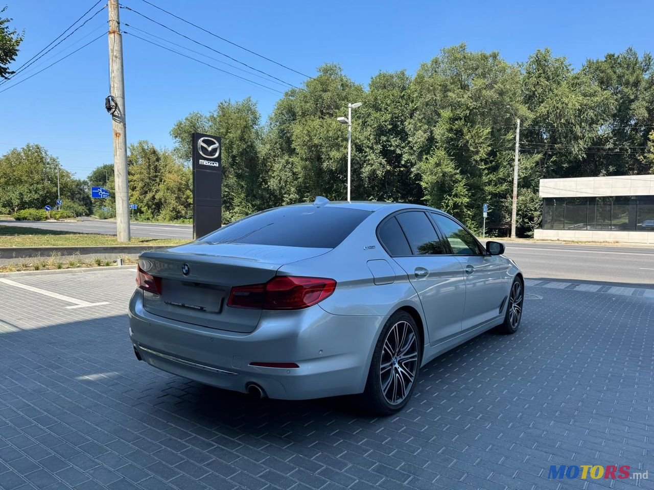 2017' BMW 5 Series photo #3