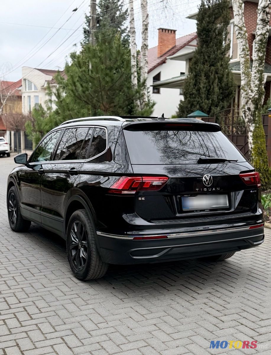 2022' Volkswagen Tiguan photo #6