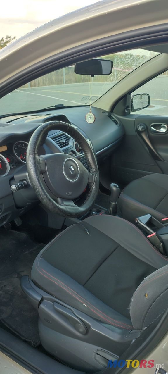 2008' Renault Megane photo #4