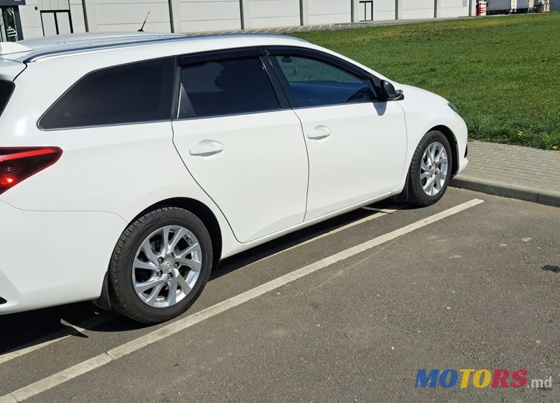2015' Toyota Auris photo #3
