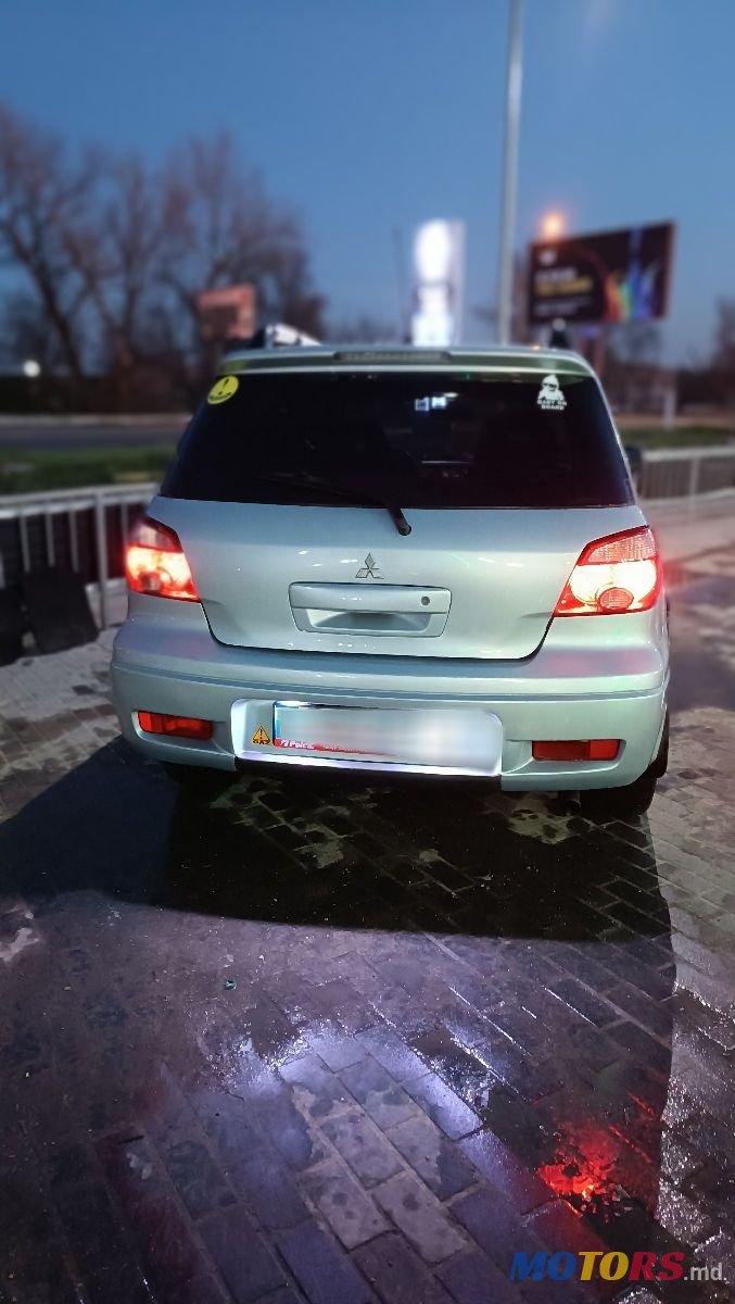 2006' Mitsubishi Outlander photo #5