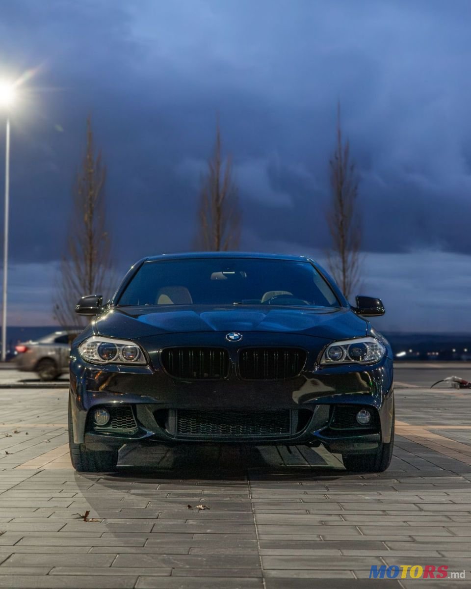2011' BMW 5 Series photo #2