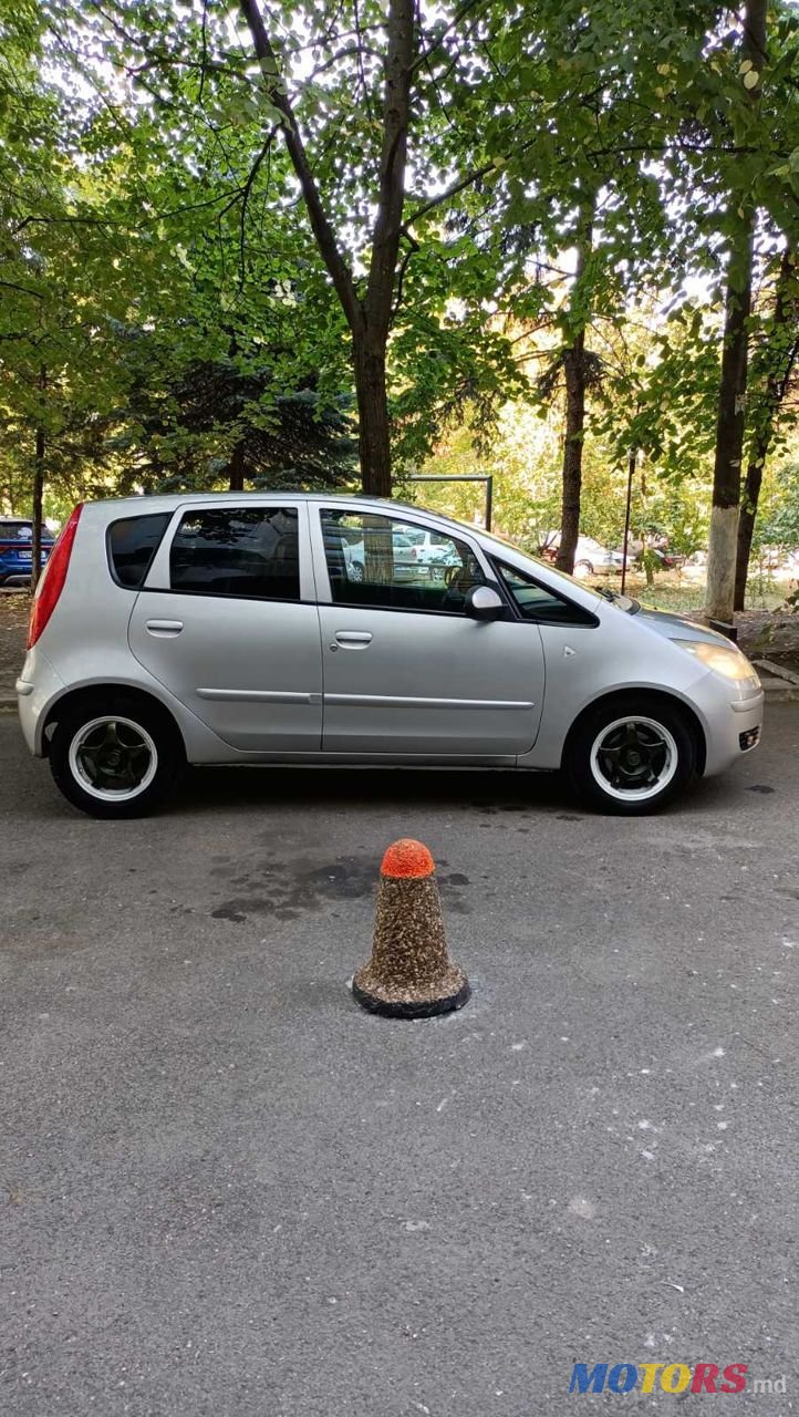 2006' Mitsubishi Colt photo #4