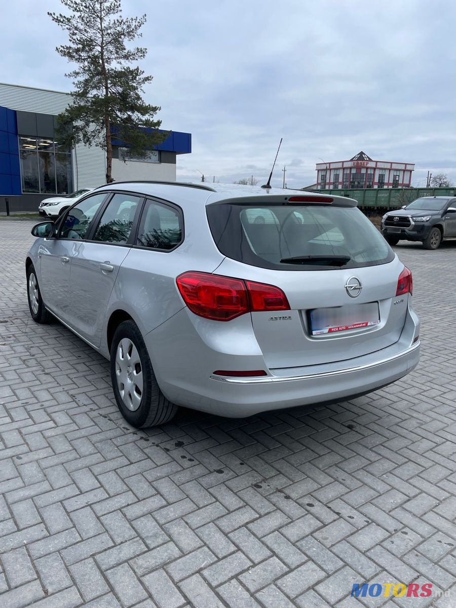 2015' Opel Astra photo #3