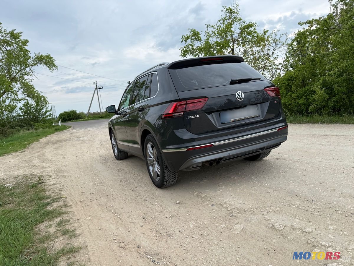 2018' Volkswagen Tiguan photo #6