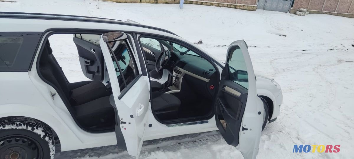 2008' Opel Astra photo #1