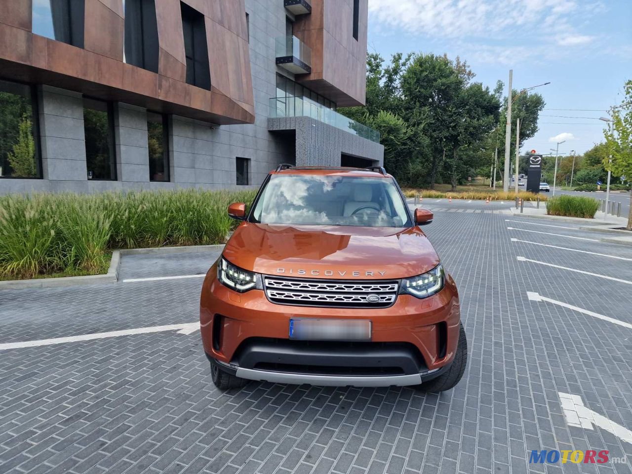 2017' Land Rover Discovery photo #4