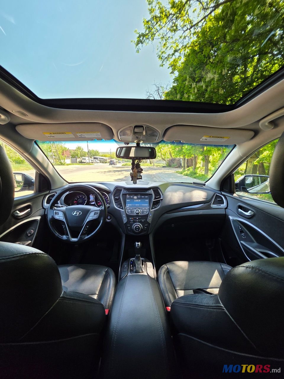 2012' Hyundai Santa Fe photo #4