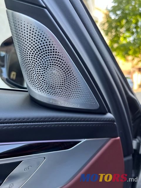 2019' BMW 7 Series photo #6
