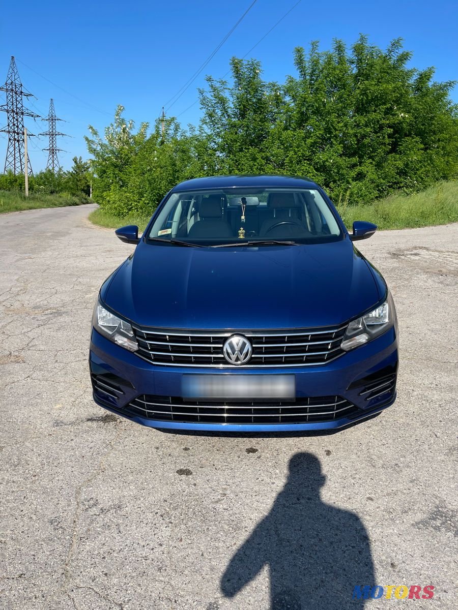 2016' Volkswagen Passat photo #2