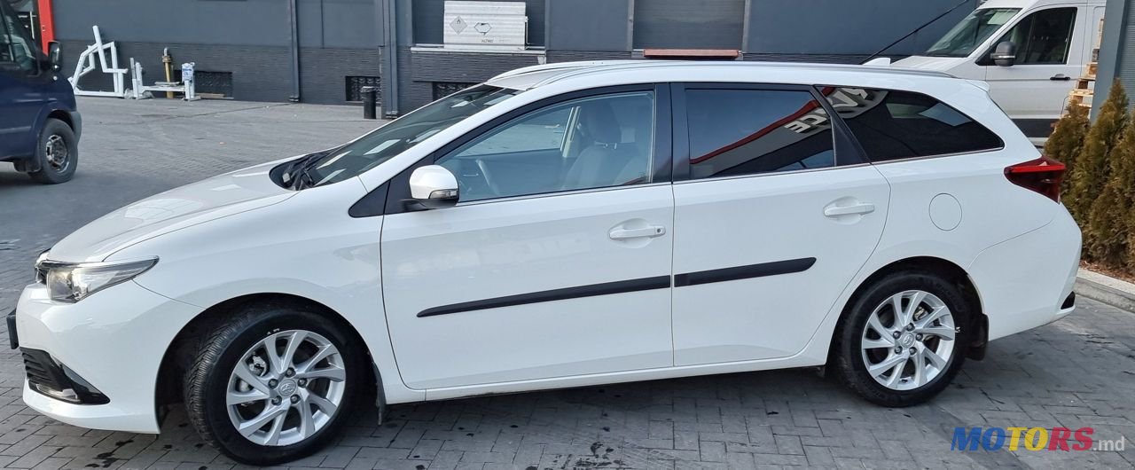 2015' Toyota Auris photo #5