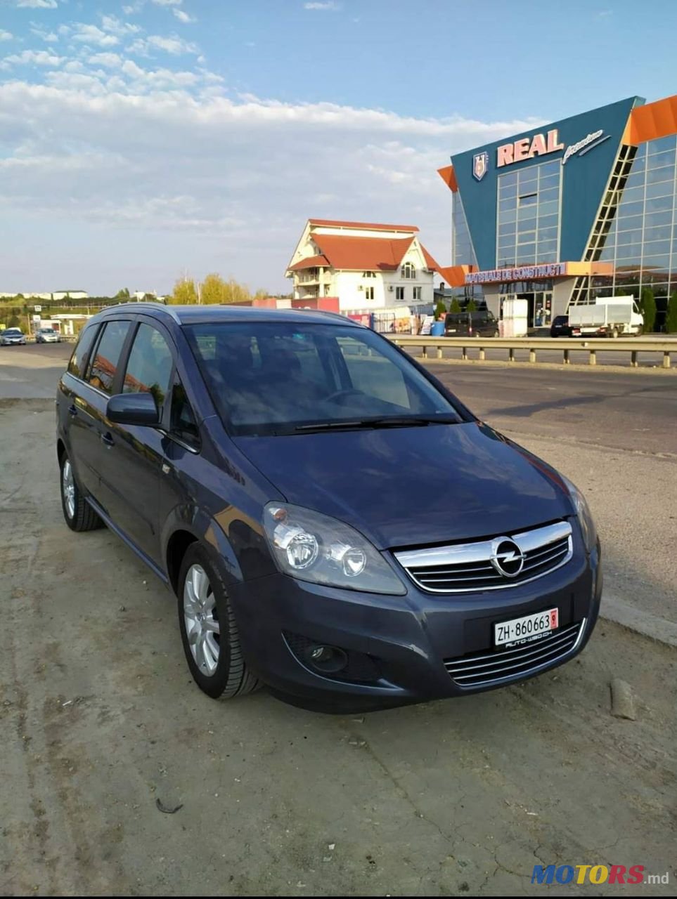 2010' Opel Zafira photo #5