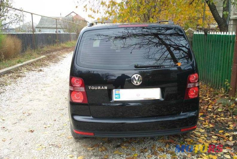 2008' Volkswagen Touran photo #2