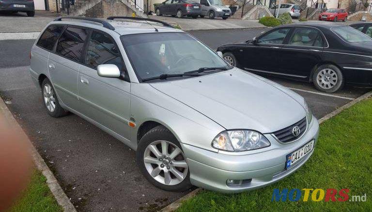 2002' Toyota Avensis photo #1