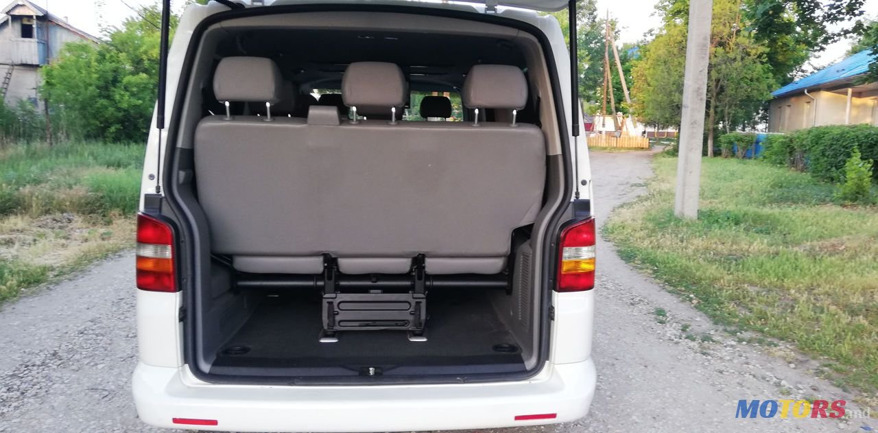 2006' Volkswagen Caravelle photo #3