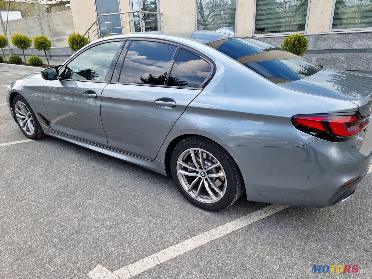 2017' BMW 5 Series photo #4