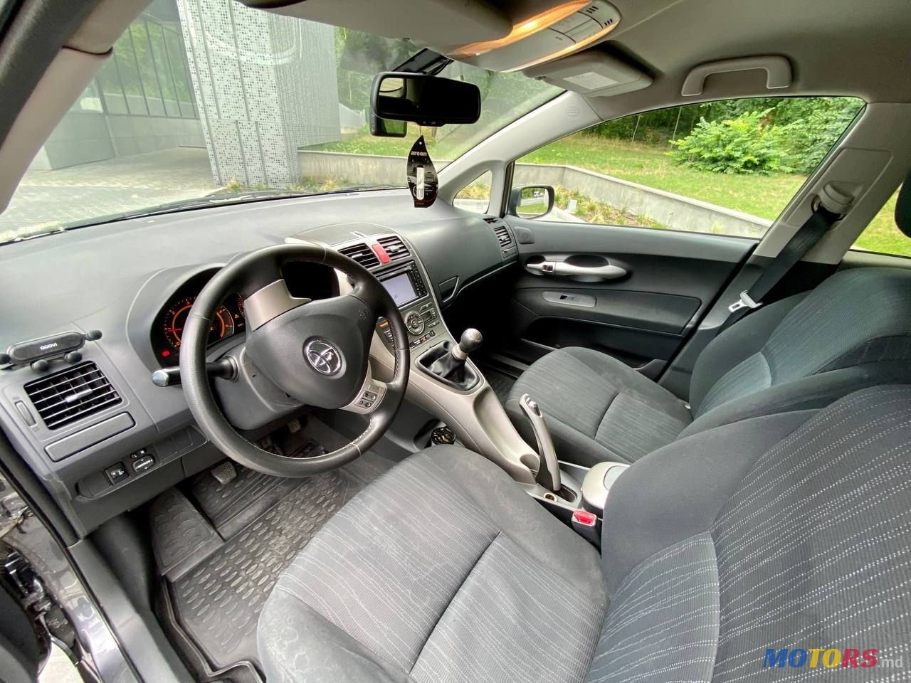 2008' Toyota Auris photo #3