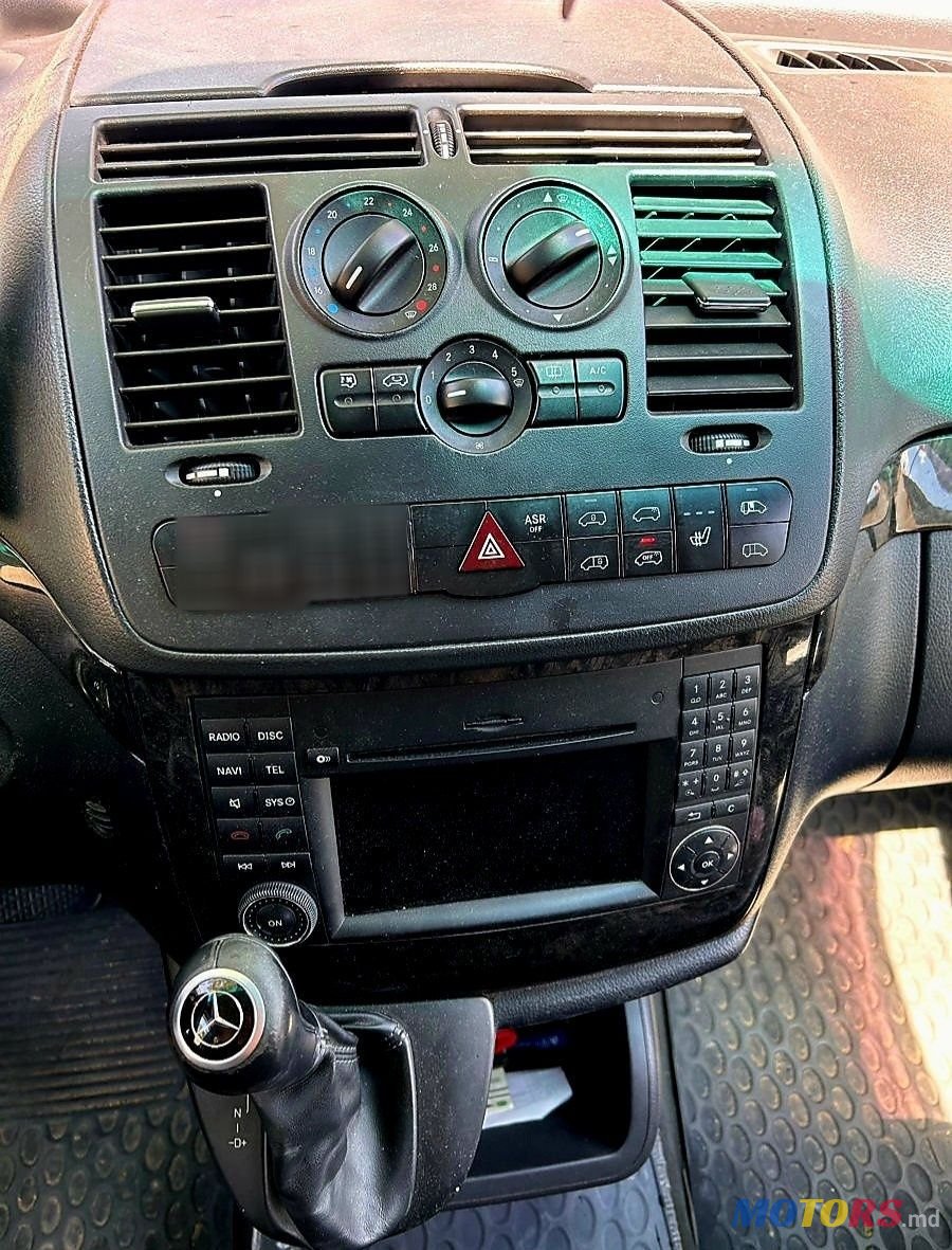2012' Mercedes-Benz Viano photo #6