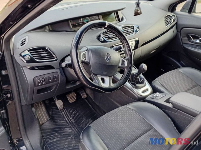 2012' Renault Grand Scenic photo #6