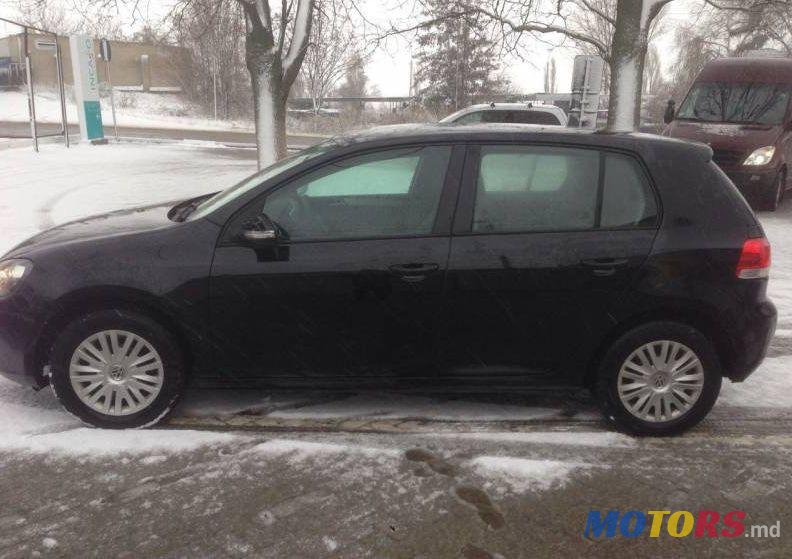 2011' Volkswagen Golf photo #1