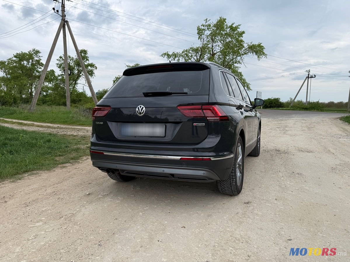 2018' Volkswagen Tiguan photo #5