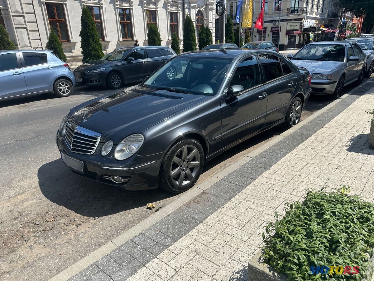 2008' Mercedes-Benz E-Class photo #1