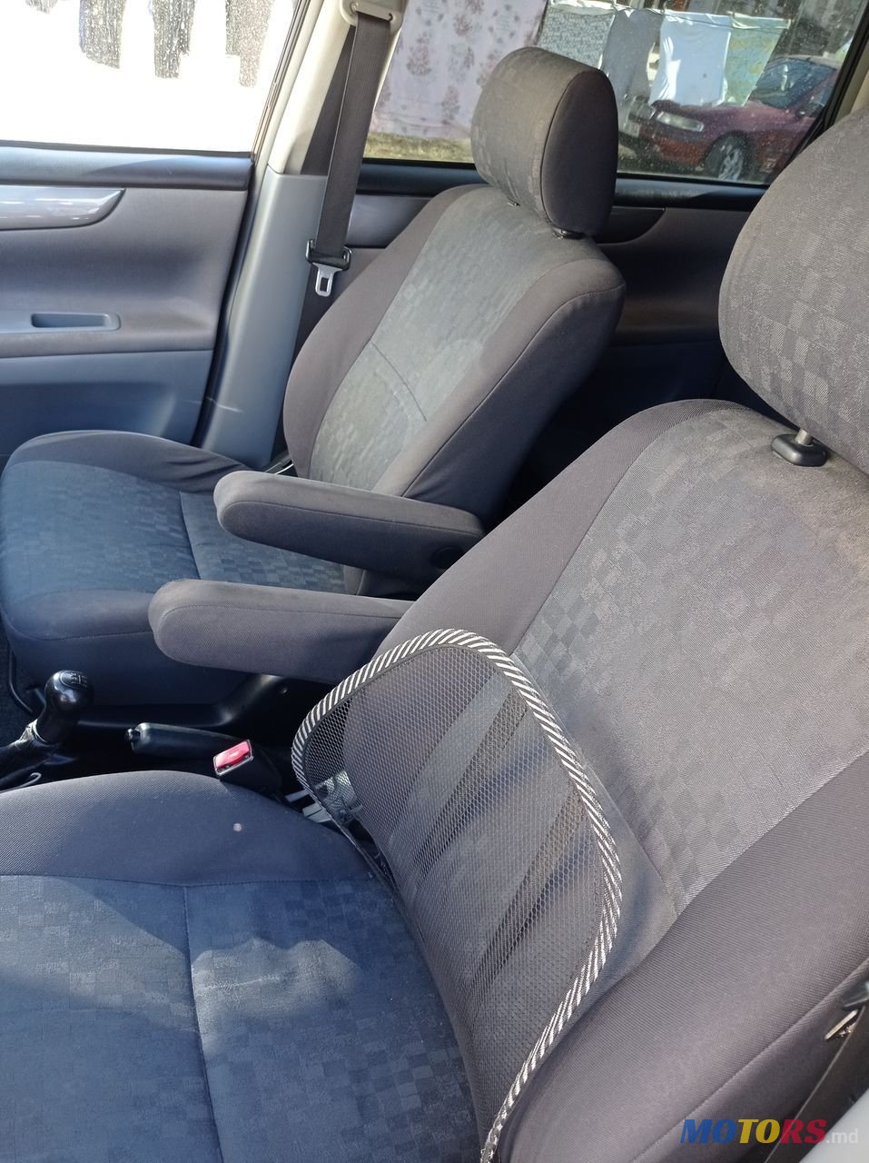 2002' Toyota Avensis Verso photo #5