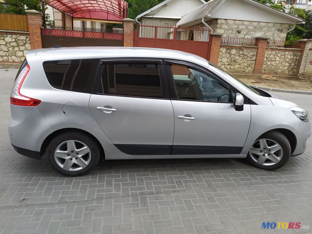 2012' Renault Grand Scenic photo #6