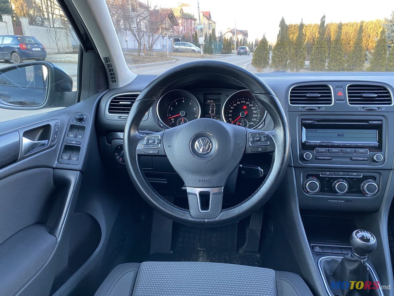 2011' Volkswagen Golf photo #6