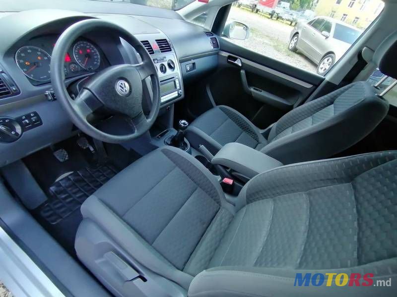 2007' Volkswagen Touran photo #4