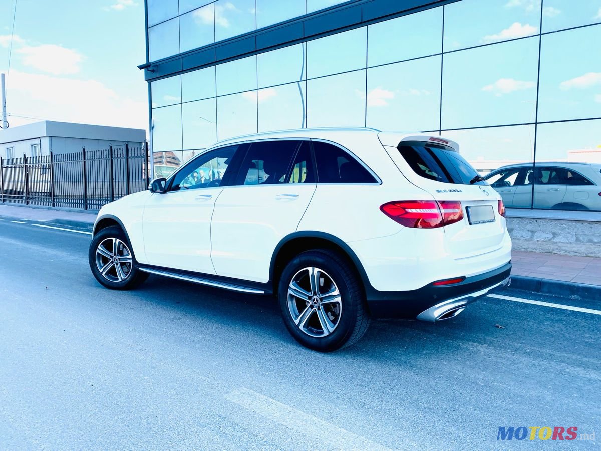 2017' Mercedes-Benz GLC photo #2