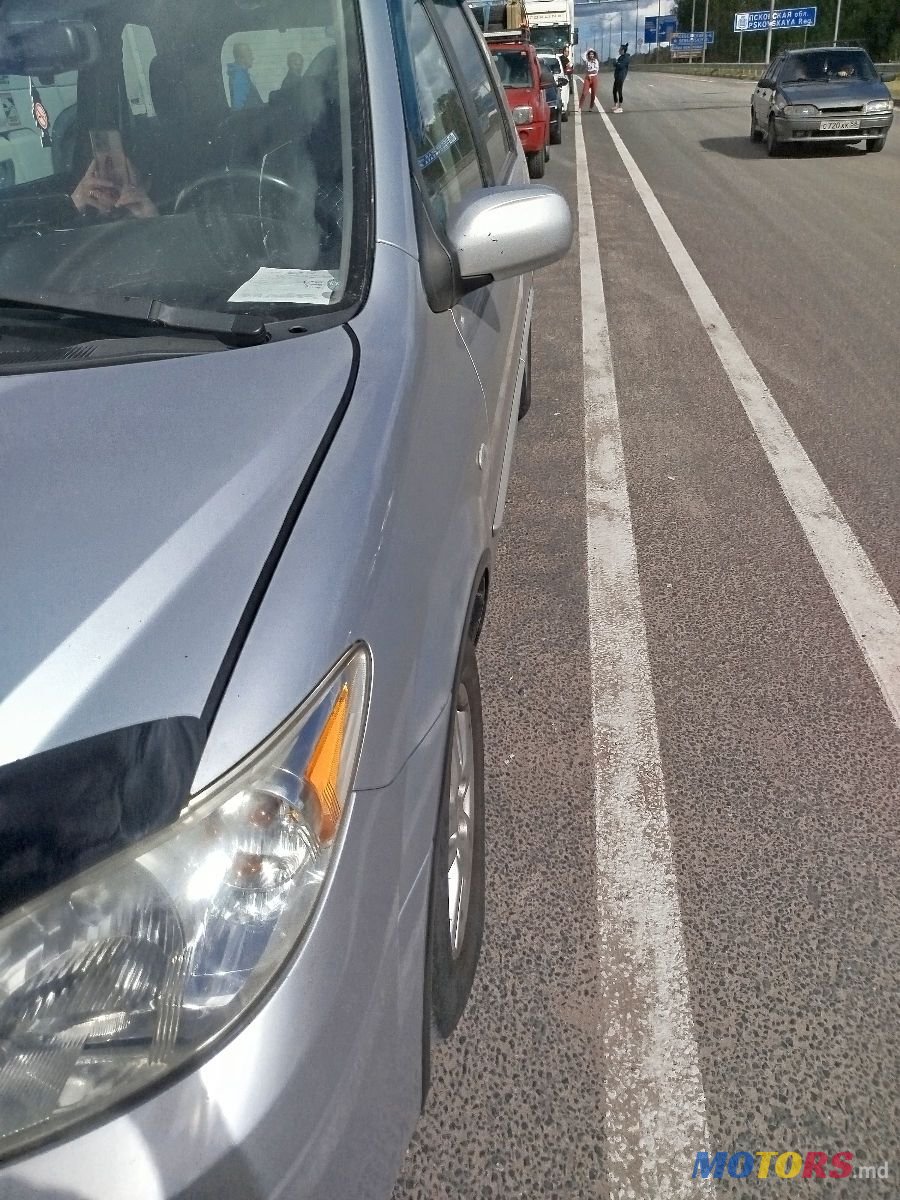 2004' Mazda MPV photo #1