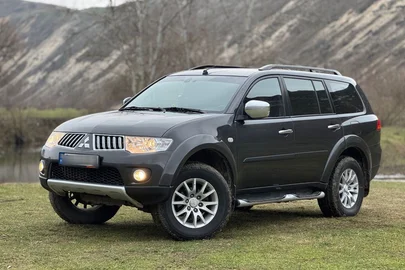 2013' Mitsubishi Pajero Sport